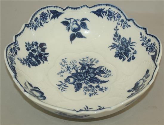 A Worcester pine cone pattern salad bowl, c.1775, 25cm